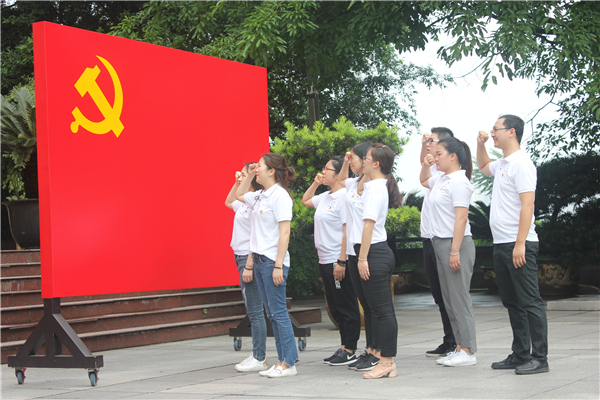 重温党的绚烂历史 切记责任和使命——重庆腾博汇游戏官网联合党支部旅行红岩革命纪念馆