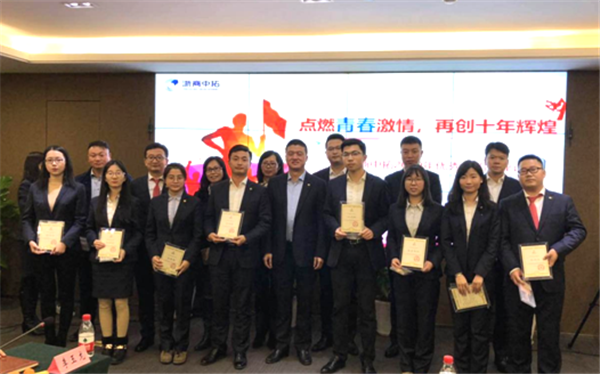 公司优异校招结业生座谈会顺遂召开