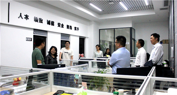 集团公司工会主席柴云妹一行到重庆腾博汇游戏官网调研指导事情