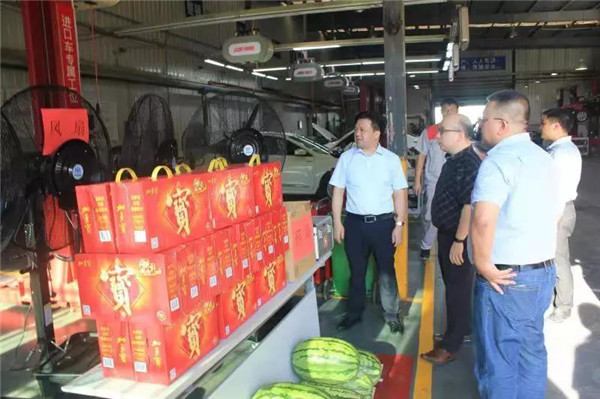 炎炎夏日话清静，生产一线送清凉——公司向导到生产一线开展清静检查和送清凉活动