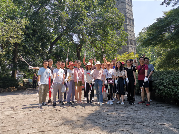 不忘初心，，公益随行 ——钢铁四部党支部与财务资产治理部党支部携手开展公益活动