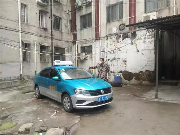 他舍小家、、顾各人：：疫情目今，，坚守究竟！