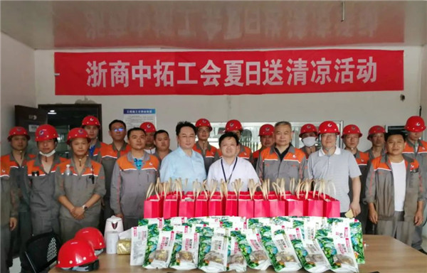 战高温 斗酷暑 鼓劲头——公司党委委员徐愧儒一行赴江西腾博汇游戏官网开展调研慰问