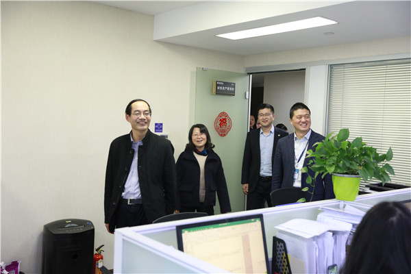 集团公司纪委书记沈秋明、工会主席柴云妹一行到我司走访慰问