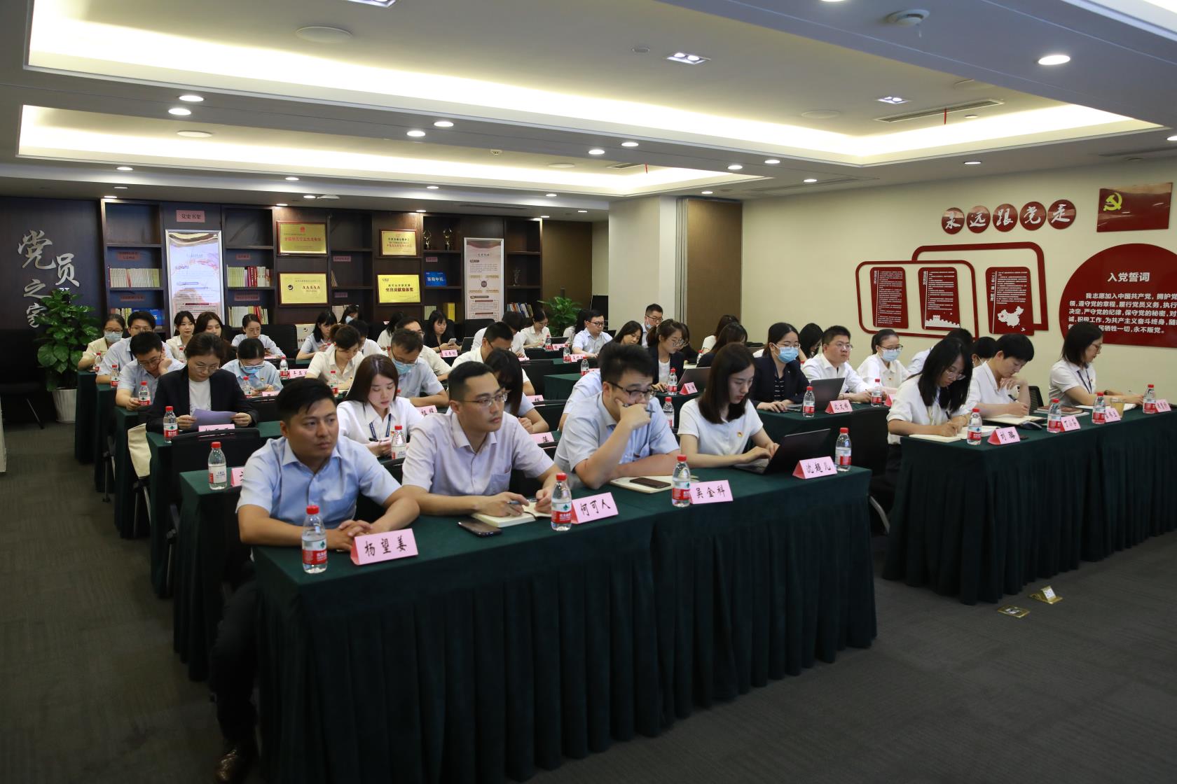 浙商腾博汇游戏官网深入推进企业向导职员清廉从业行为规范