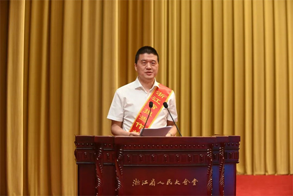 公司董事长、、、党委书记袁仁军荣获“浙江省继承作为好干部”