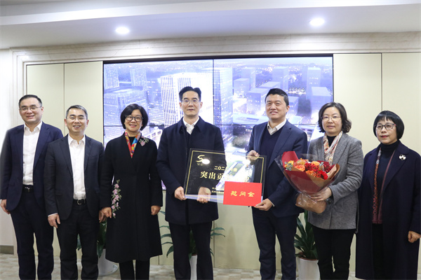 萧山区委常委、、、开发区党工委书记、、、管委会主任许昌到我司开展新春慰问