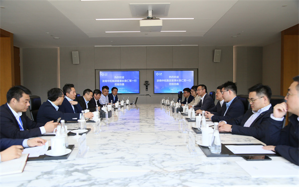 公司党委书记、董事长袁仁军一行走访协鑫集团