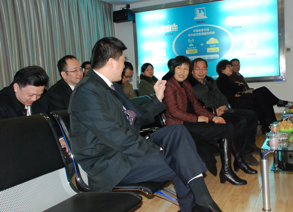 集团周冠女总司理考察各人物联