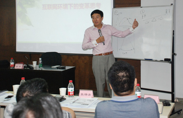 公司召开党委理论中心组（扩大）学习会暨完成年度预算目的使命推进会