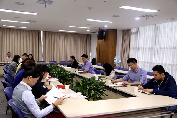 袁仁军书记以通俗党员身份加入总部第一党支部"两学一做"学习教育