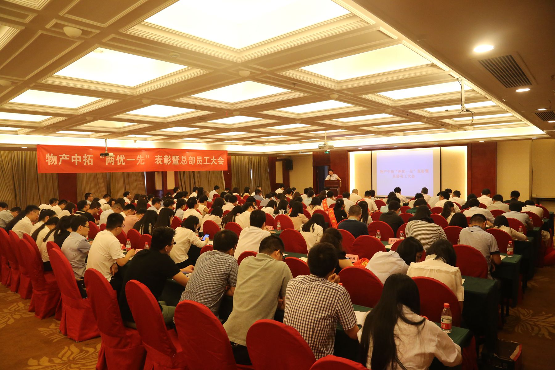 迁新址 展新貌 谋新篇——公司召开总部员工大会，，，袁仁军董事长做主题讲话