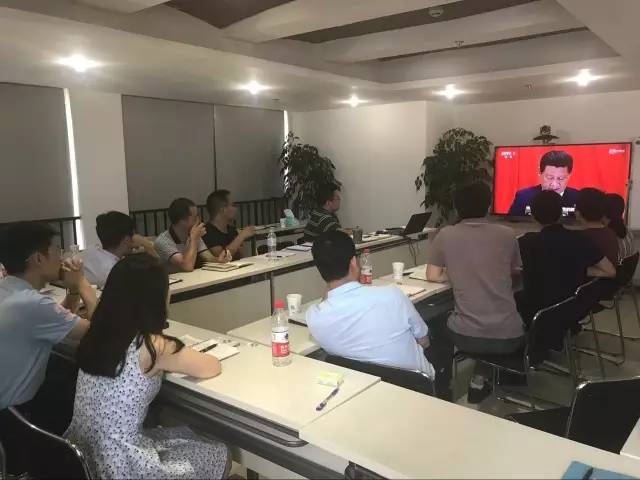 坚定信心 砥砺前行--重庆、四川腾博汇游戏官网党小组举行党课学习